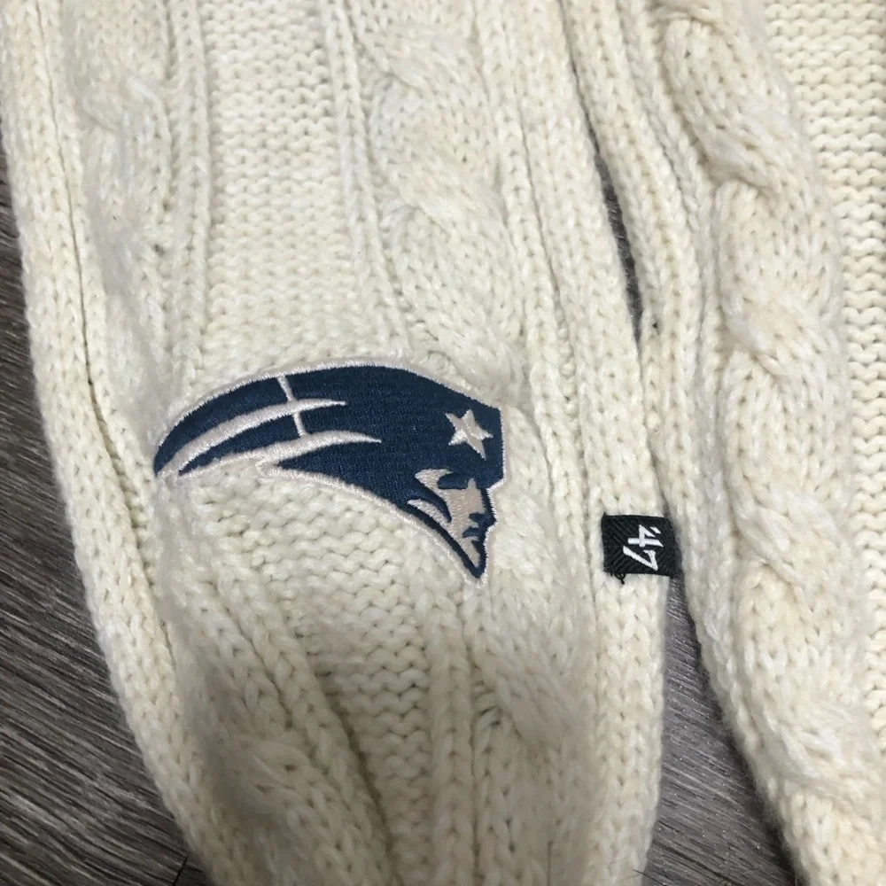 '47 Brand New England Patriots Cable Knit Scarf Cream Ivory Faux Fur Pom Poms